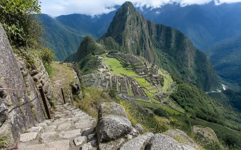 Illustration of stone steps above Machu Picchu and the surrounding green peaks
